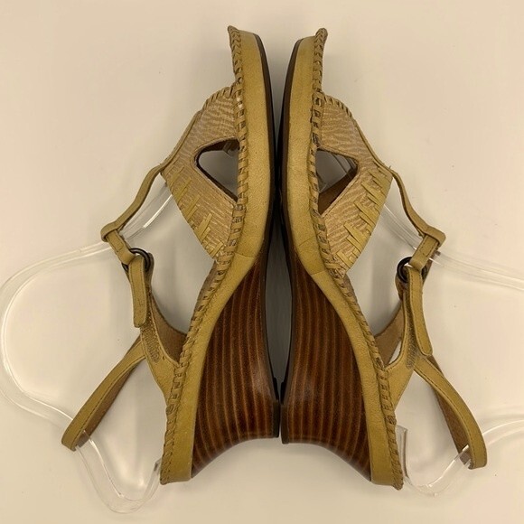 Clarks Size 8 8M Artisan Leather Heeled Sandals Light Tan #73382 - Picture 6 of 12